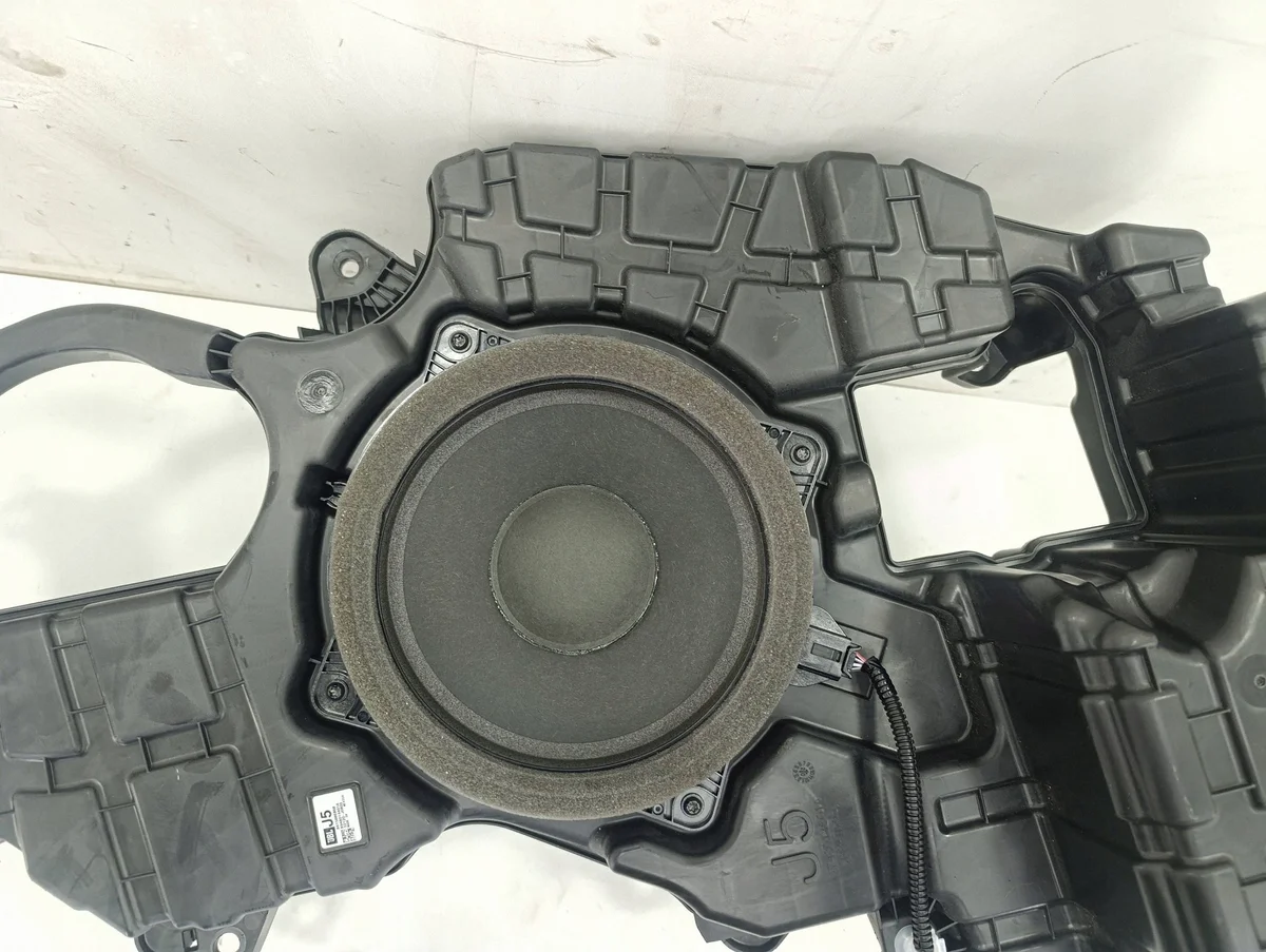 Subwoofer Toyota Highlander XU70 861500E060 image 3