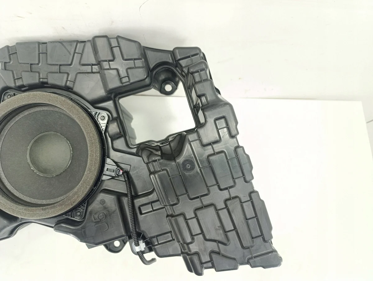 Subwoofer Toyota Highlander XU70 861500E060 image 4