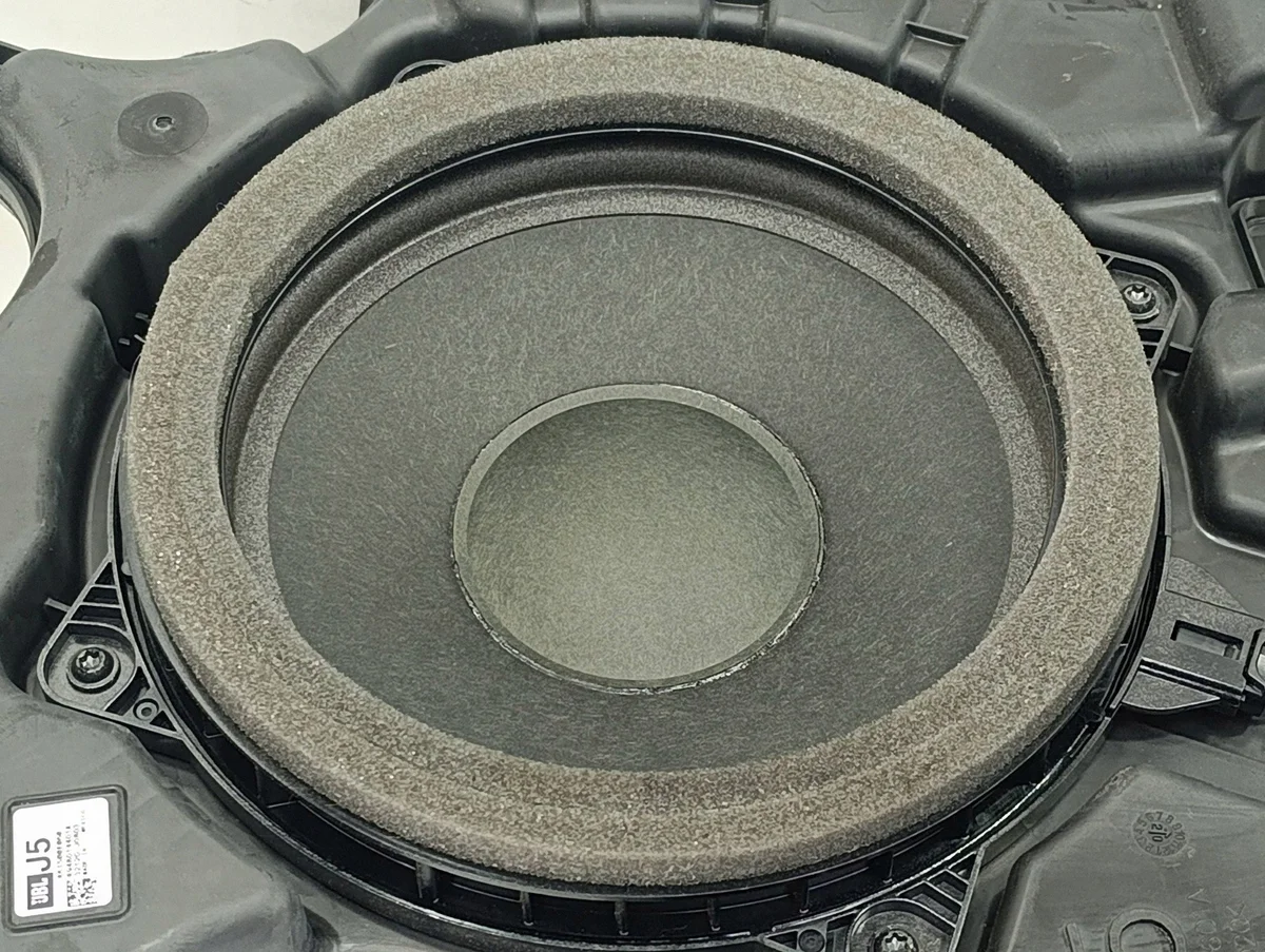 Subwoofer Toyota Highlander XU70 861500E060 image 6