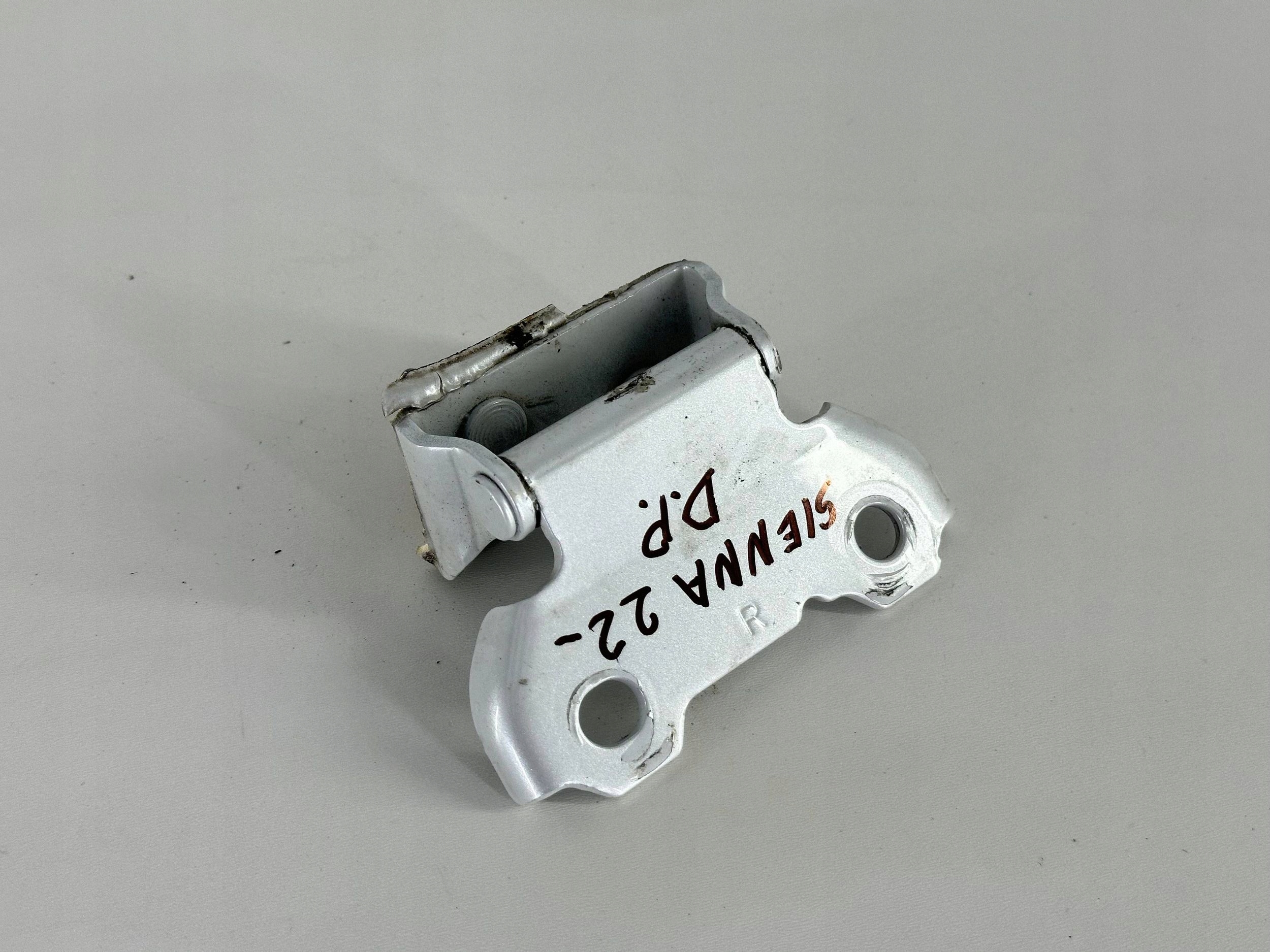 Takaluukun saranat Toyota Sienna XL40 IV Oikea