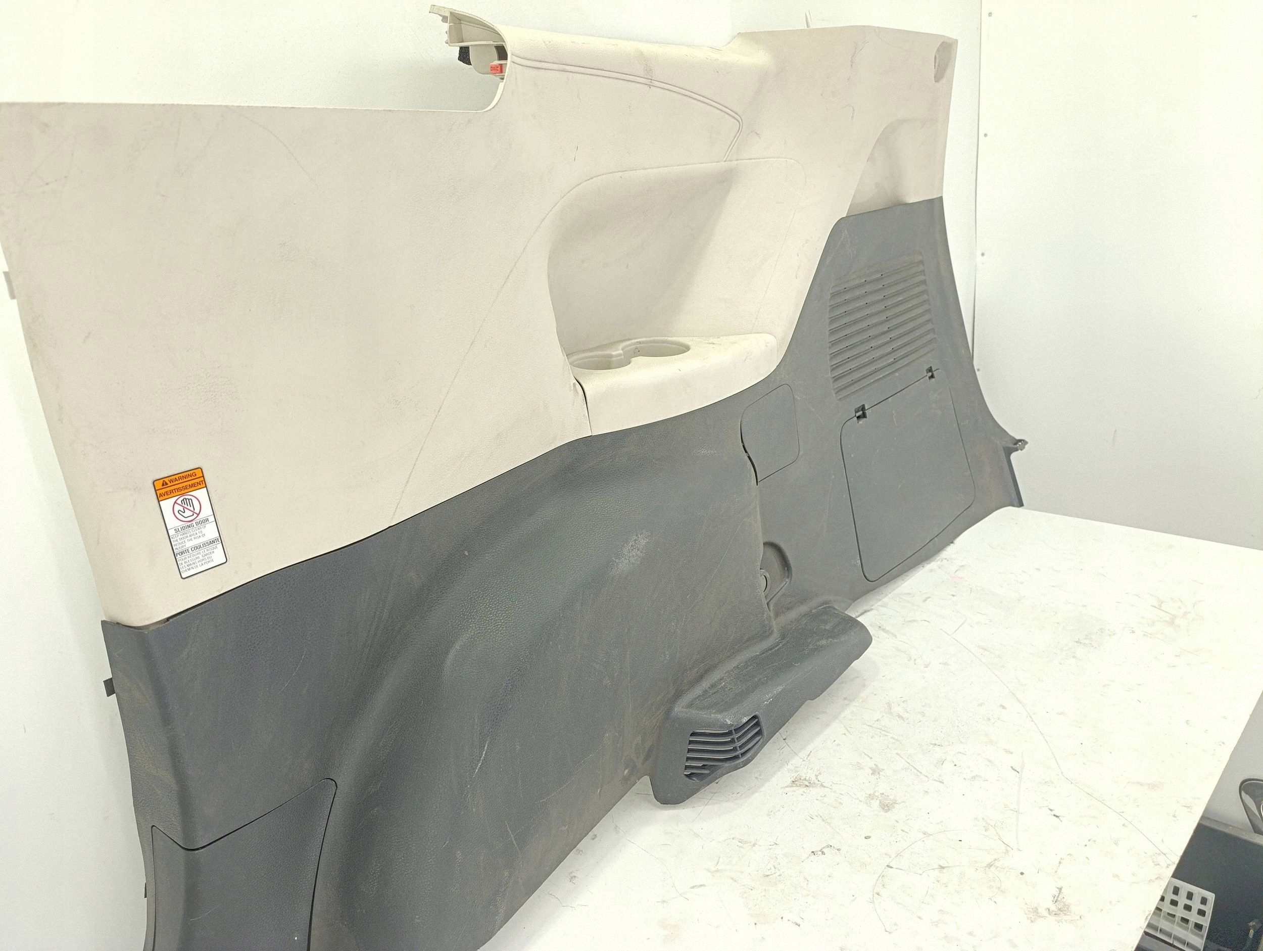 Toyota Sienna Sidopanel Bagage Höger Bak thumbnail 3