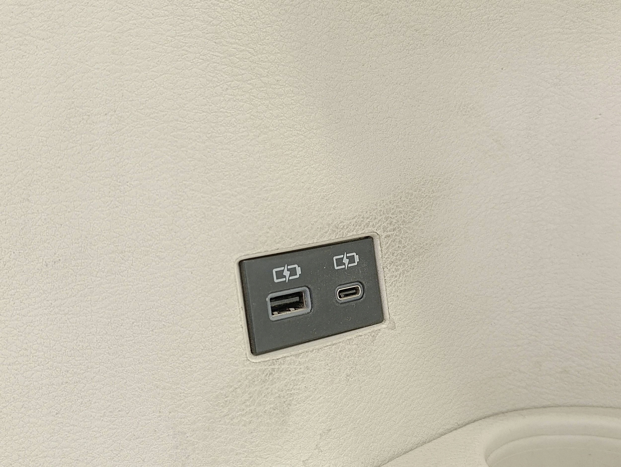 Toyota Sienna Sidopanel Bagage Höger Bak thumbnail 4