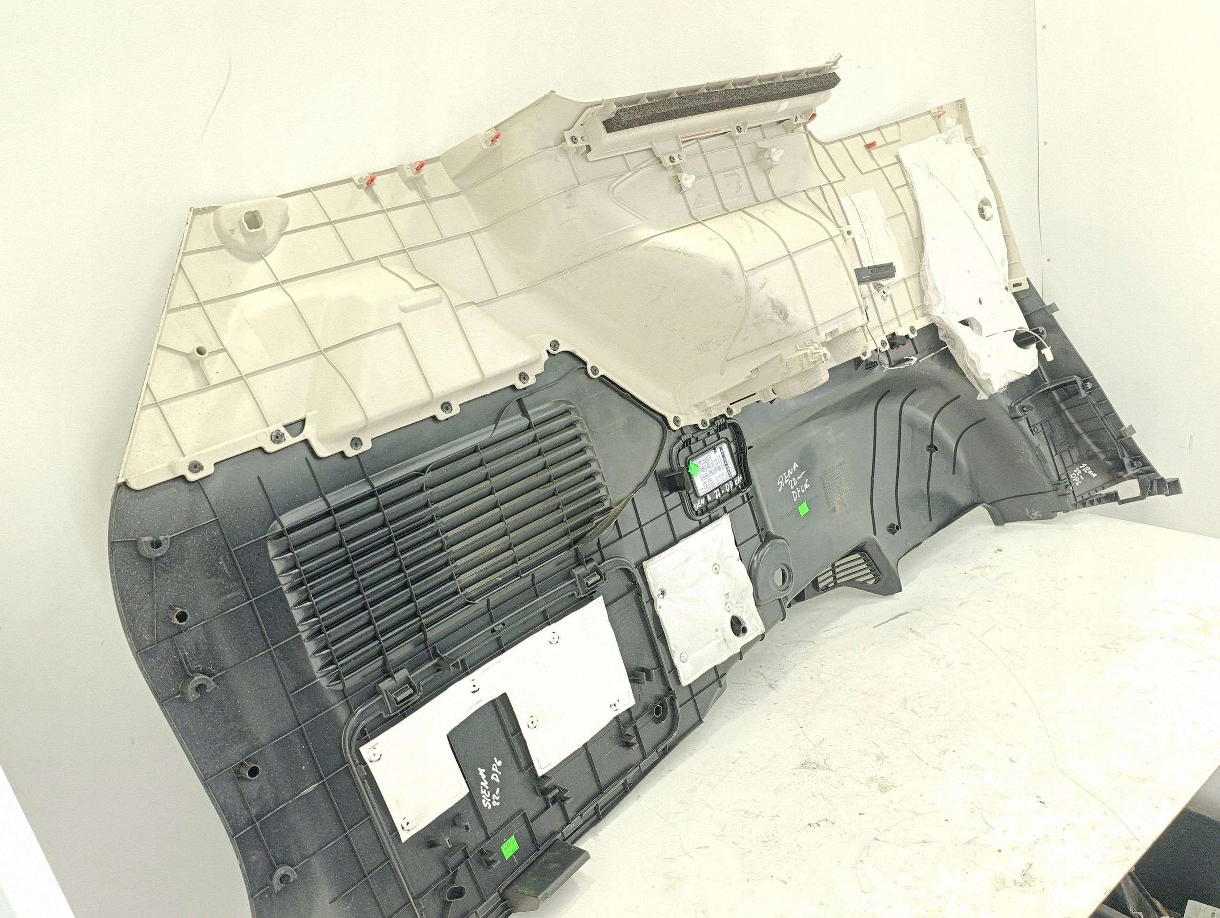 Toyota Sienna Sidopanel Bagage Höger Bak thumbnail 7