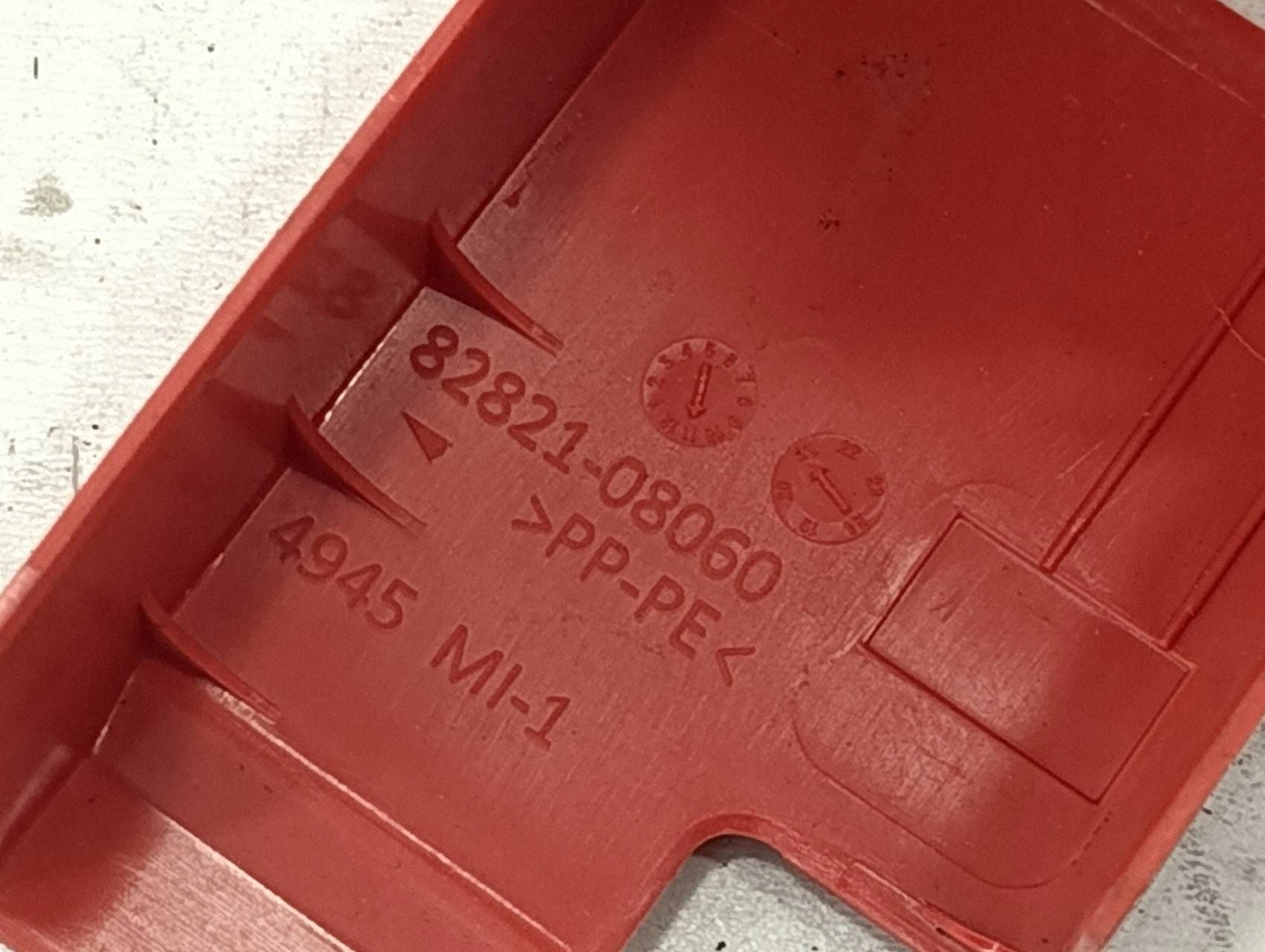 Borne Plus Toyota Sienna XL40 IV 8282108060 image 4