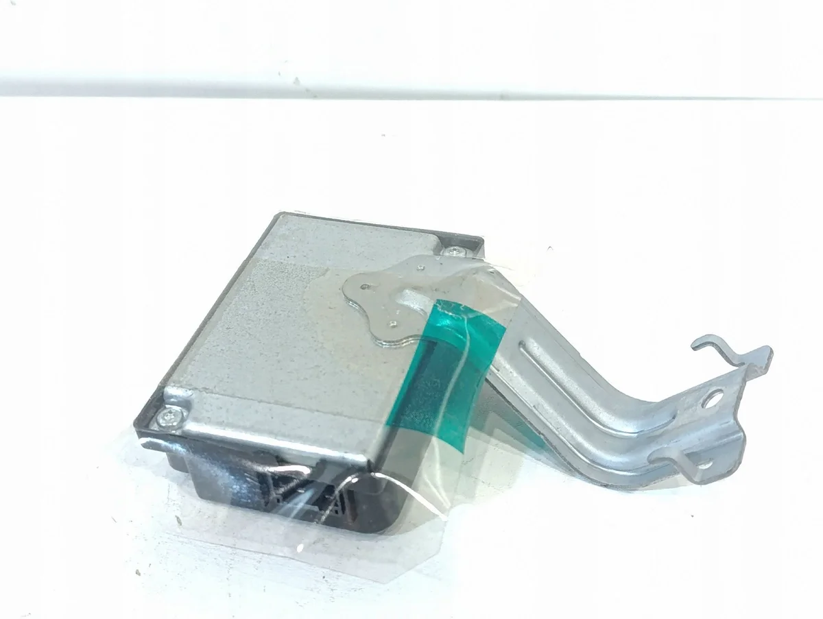 2022 Toyota Sienna Central Door Lock Control Module image 3