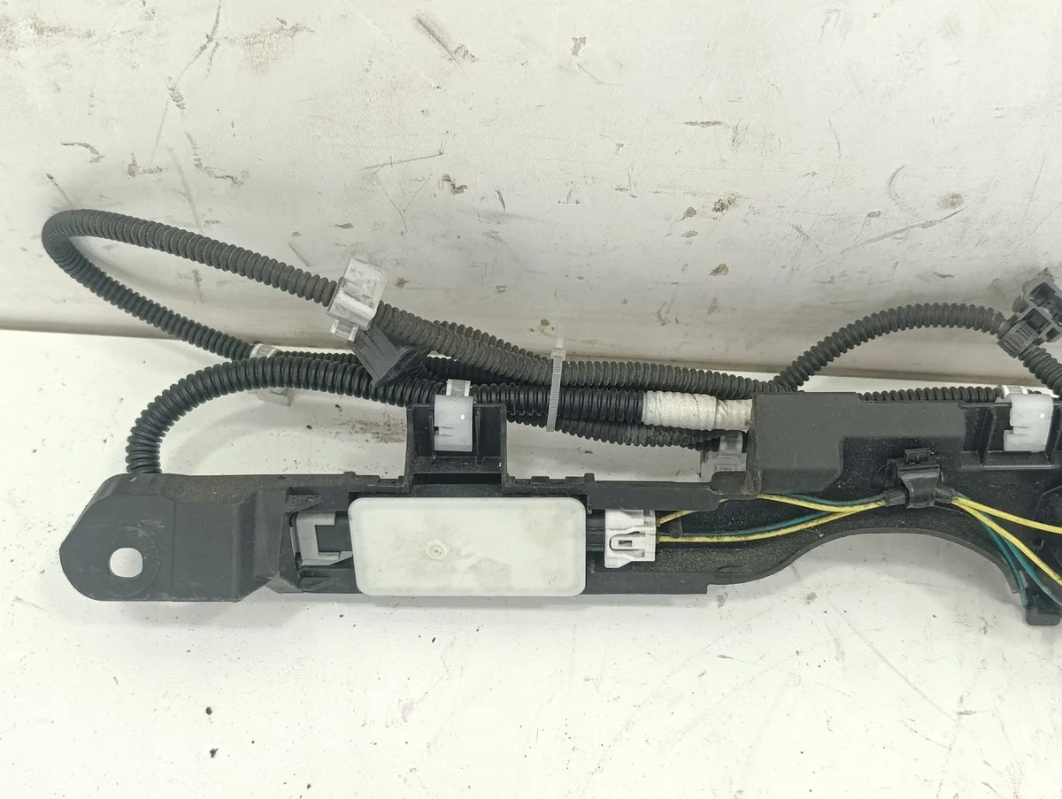 Sensor för baklucka Toyota Sienna XL40 IV image 6