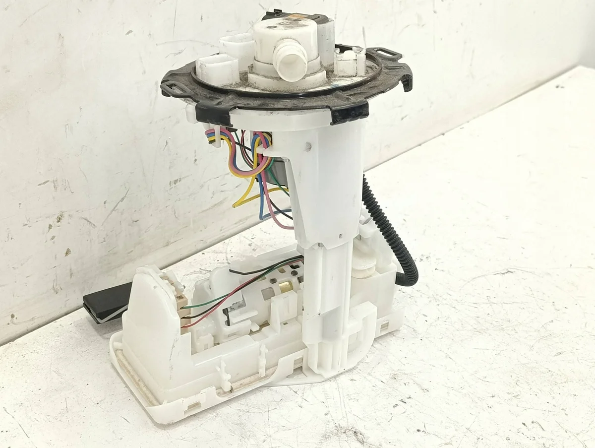 Polttoainepumppu Toyota Sienna XL40 IV 7702008091
