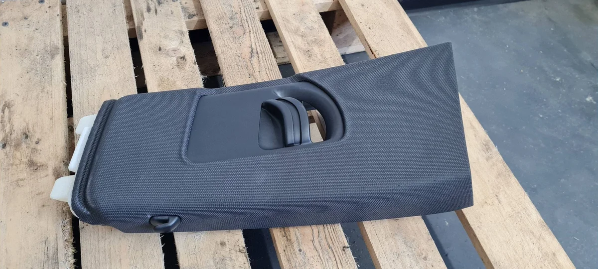 Audi A5 S5 B8 B-pilarin suojus vasen