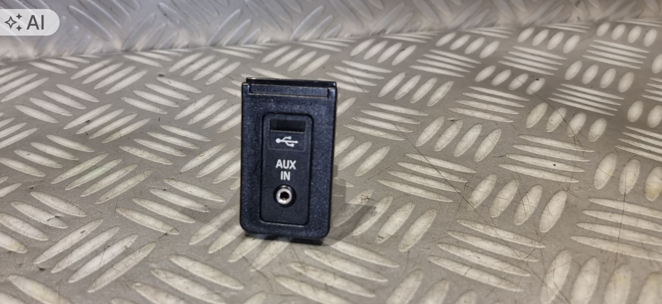 Panel gniazda AUX USB BMW 5 E60 E61 9136586 9138402