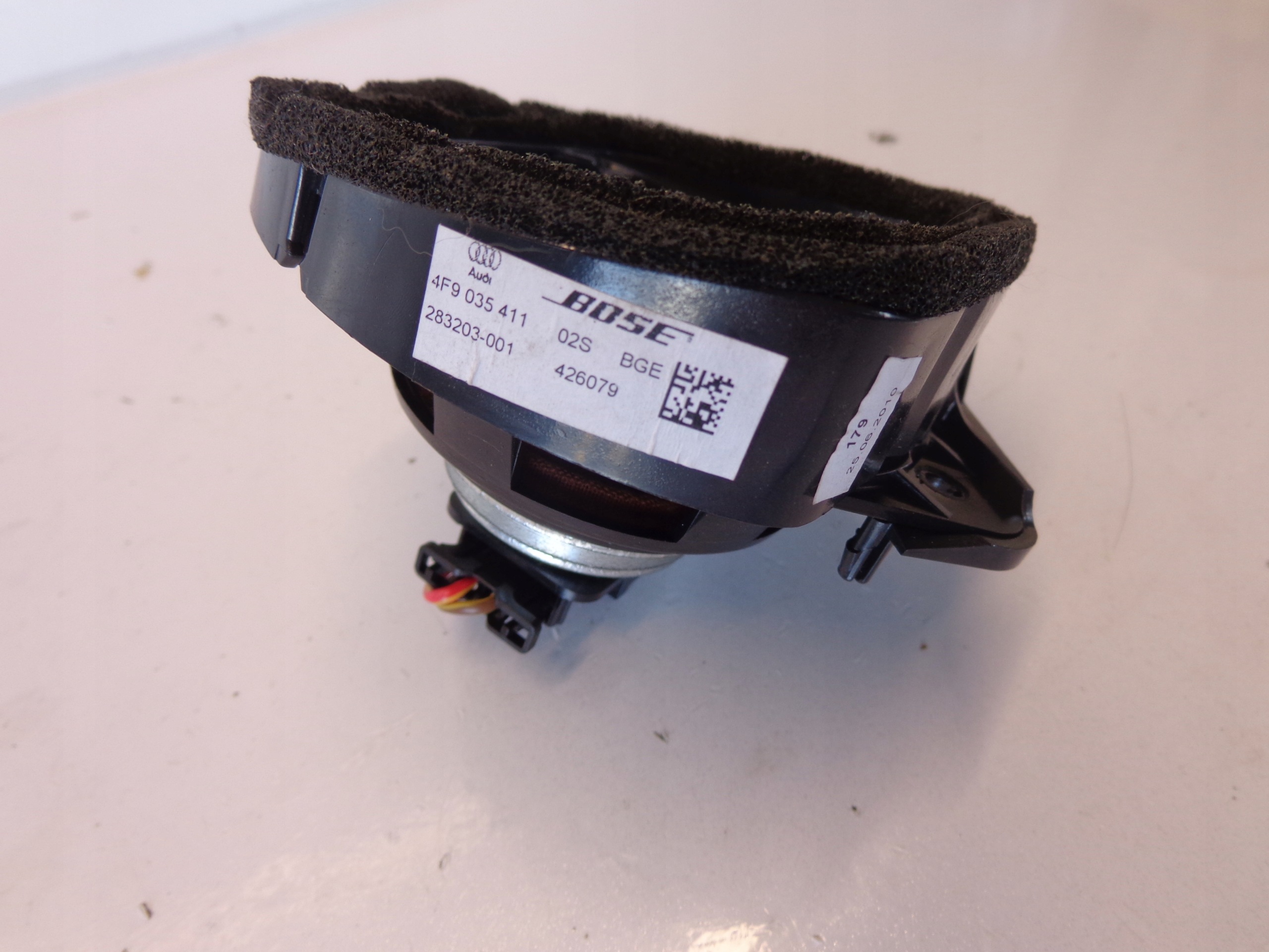 Audi A6 C6 Bose Speaker Kofferbak 4F0035411 image 3