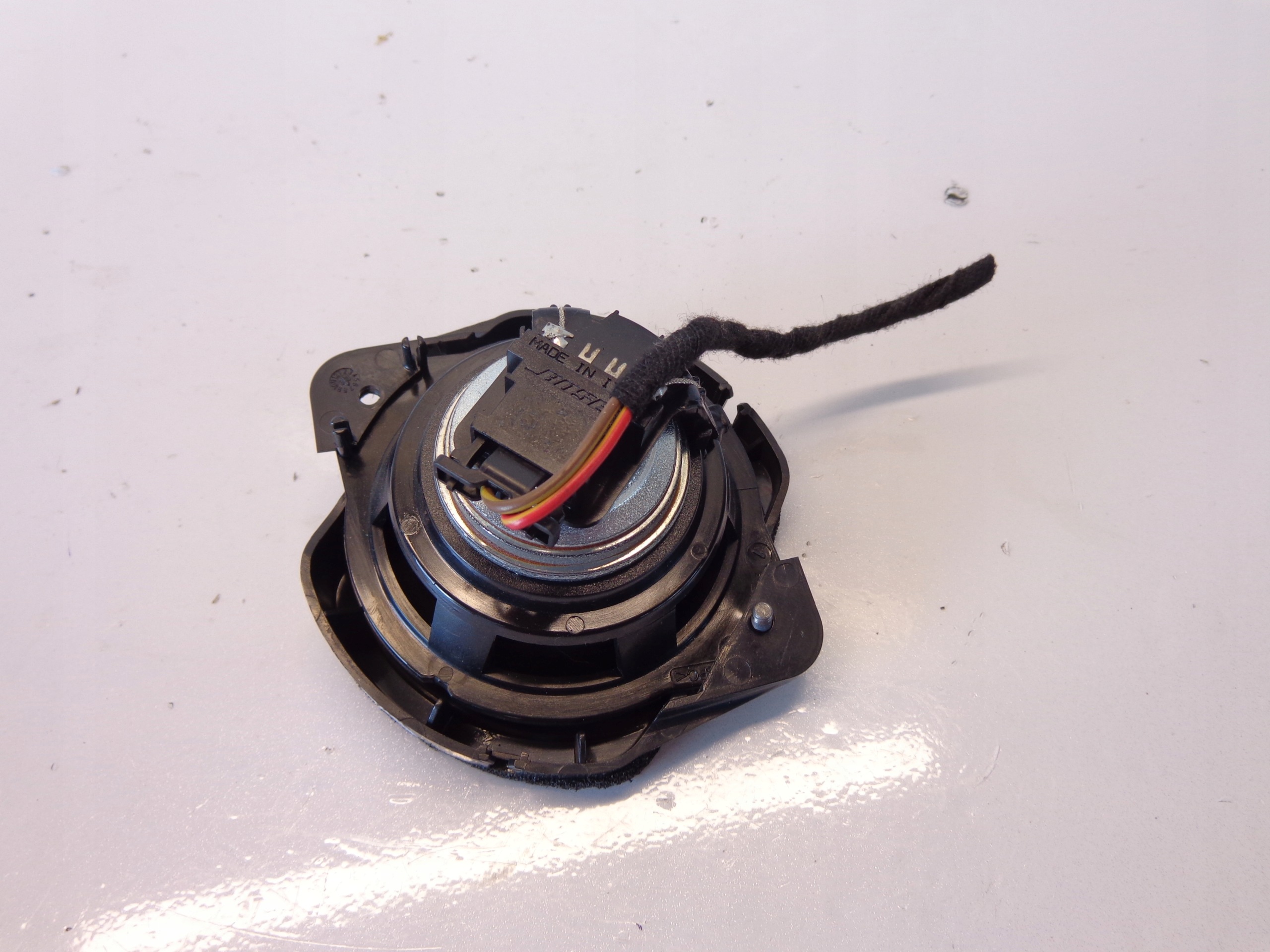 Audi A6 C6 Bose Speaker Kofferbak 4F0035411 image 4