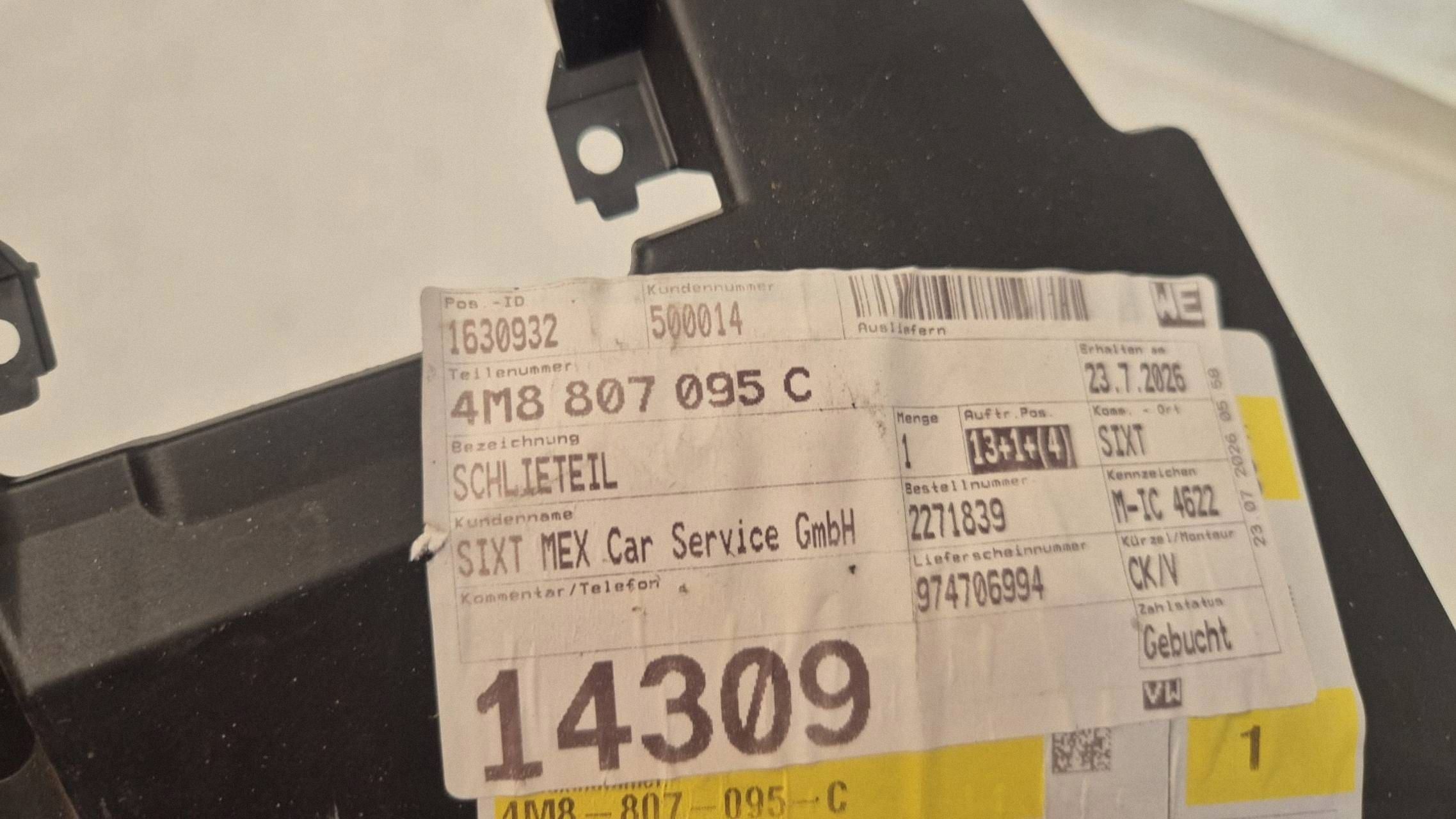 Audi Q8 Guia Para-choques Esquerdo 4M8807095C image 3