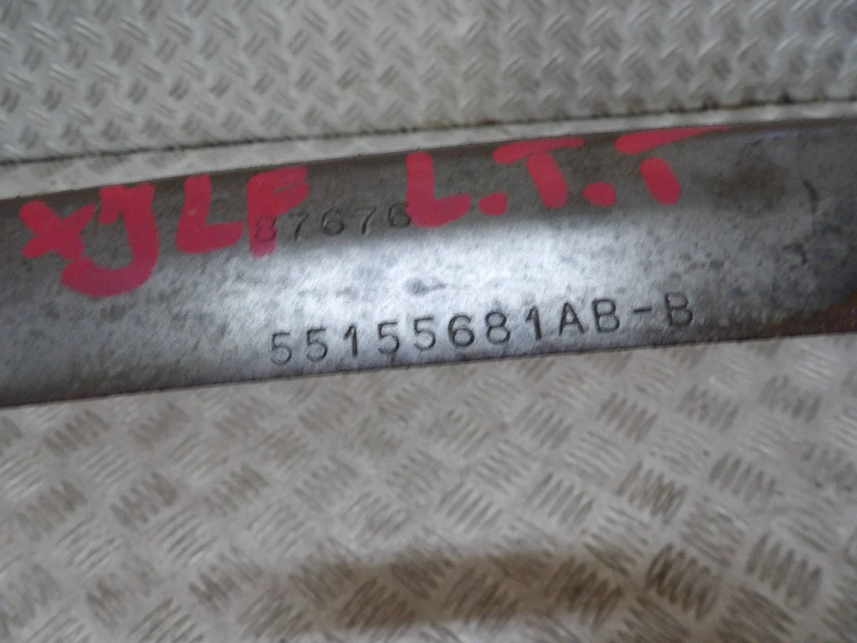 JEEP CHEROKEE XJ Support garde-boue arrière gauche image 4