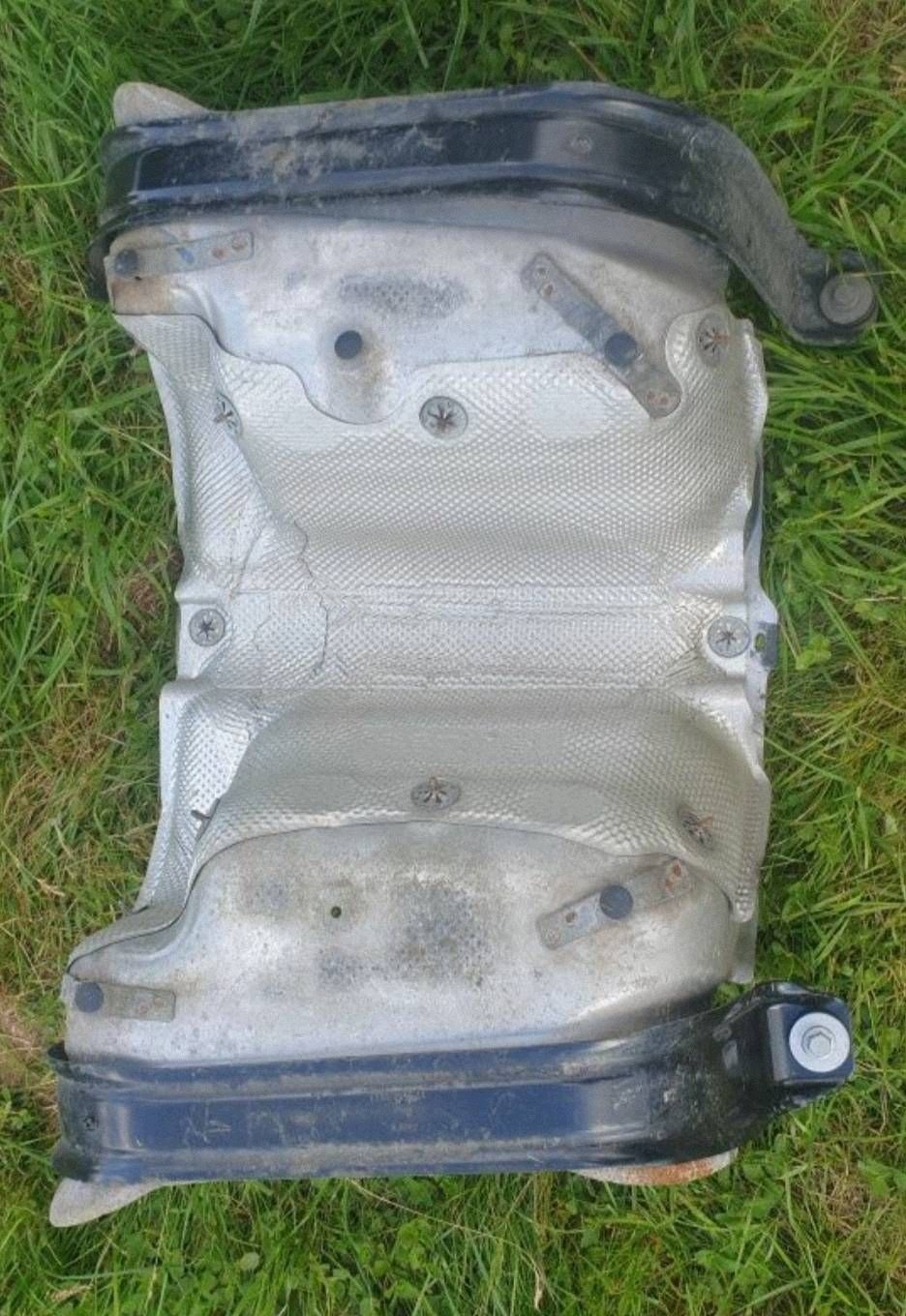 Fuel Tank Shield Clamp Land Rover Evoque II L551