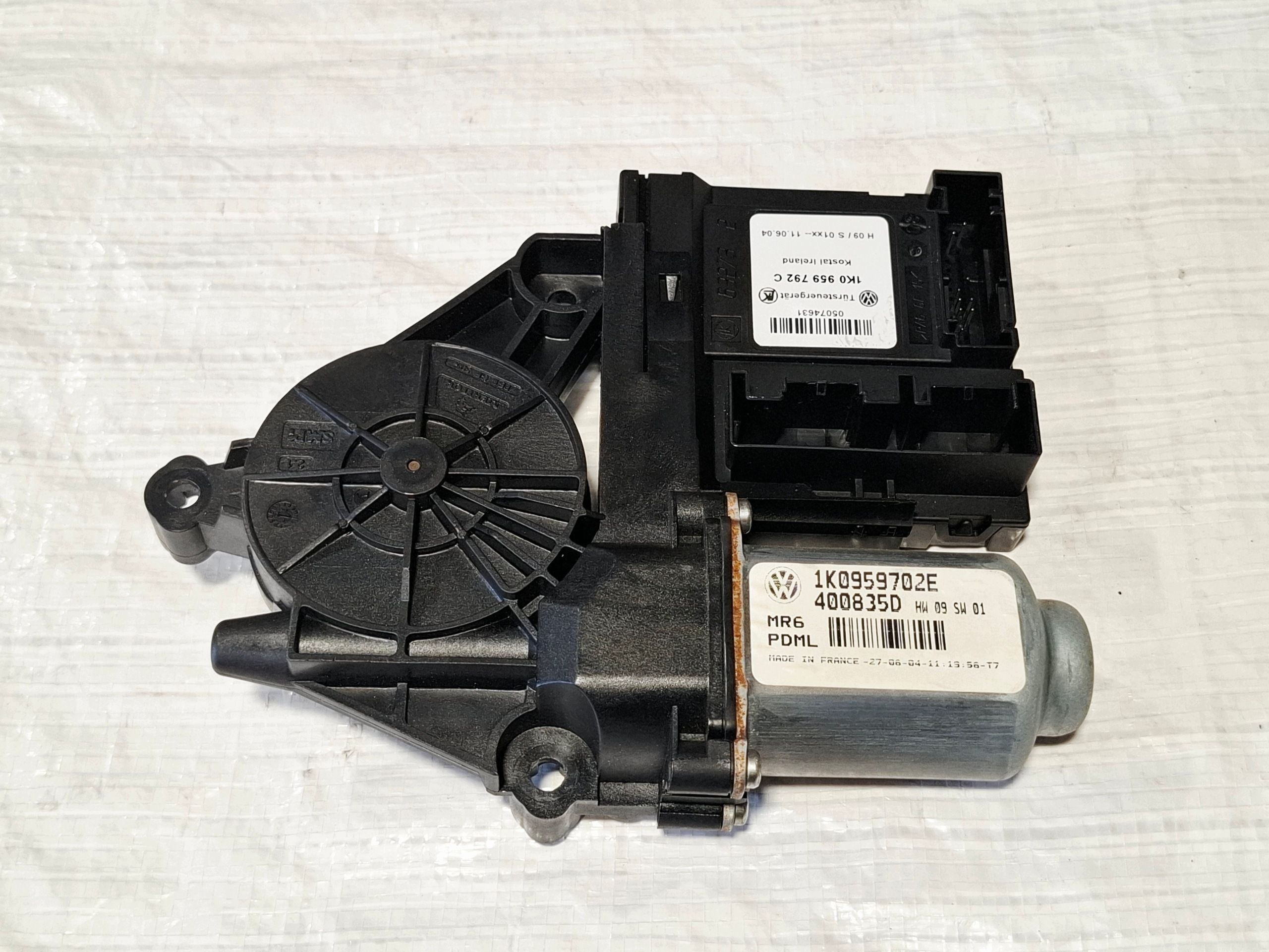 Front Window Regulator Motor Right VW Golf V 1K0959702E image 2