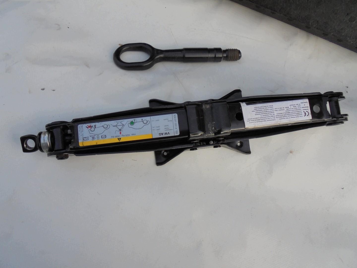 Wagenheber Rad Styropor Werkzeug VW Touran II III 5T 5TA OEM 5TA012115G image 3