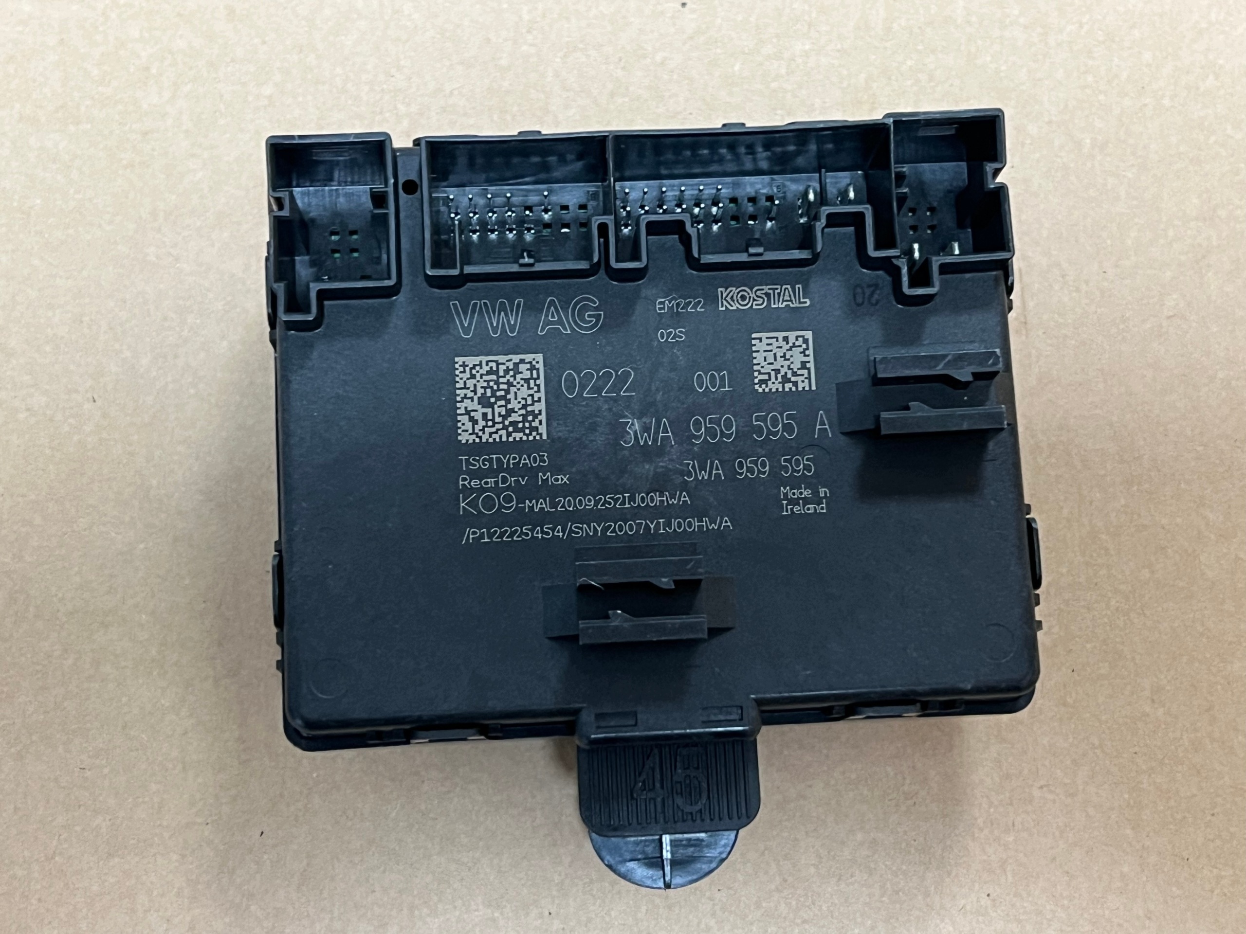 Audi VW Takaluukun Ohjainyksikkö 3WA959595A