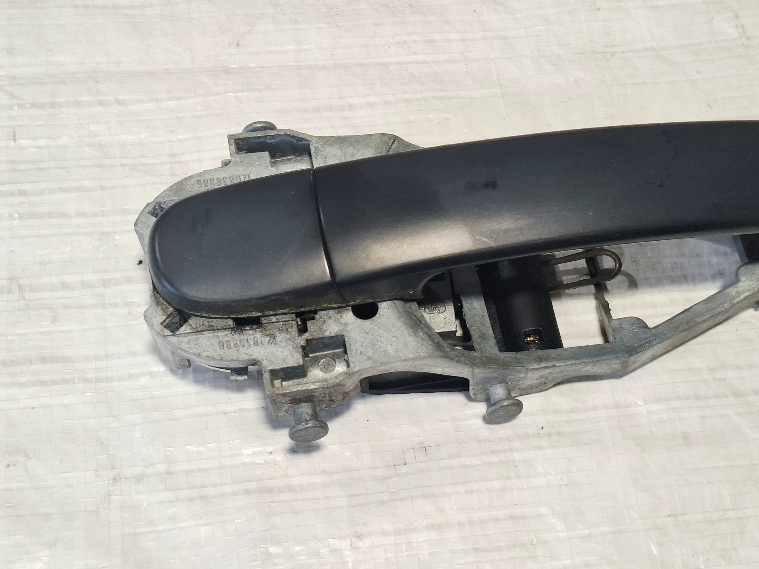 Poignée porte arrière droite VW Golf V 1Z0839885