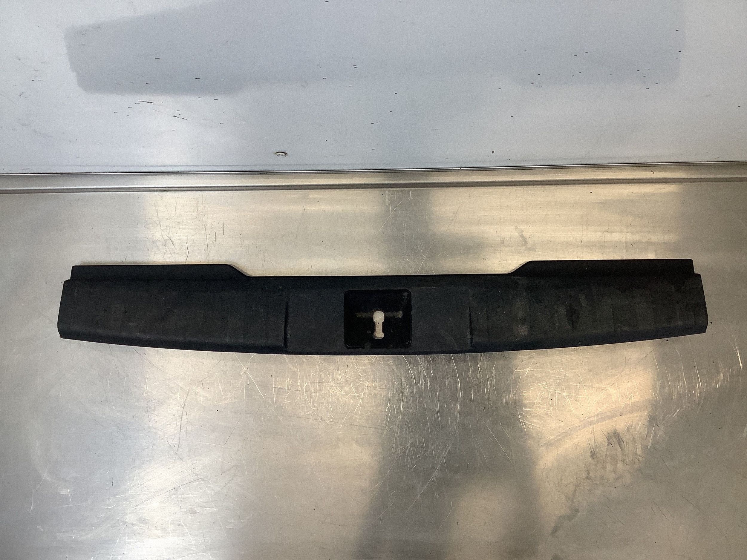 Subaru Outback 95073AJ01A - Proteção Porta-malas image 2