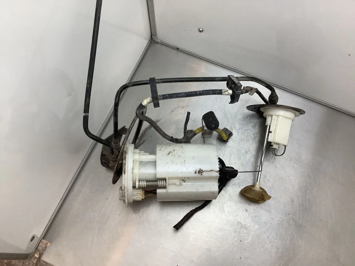 Pompe à carburant Subaru Outback B17040 image 4