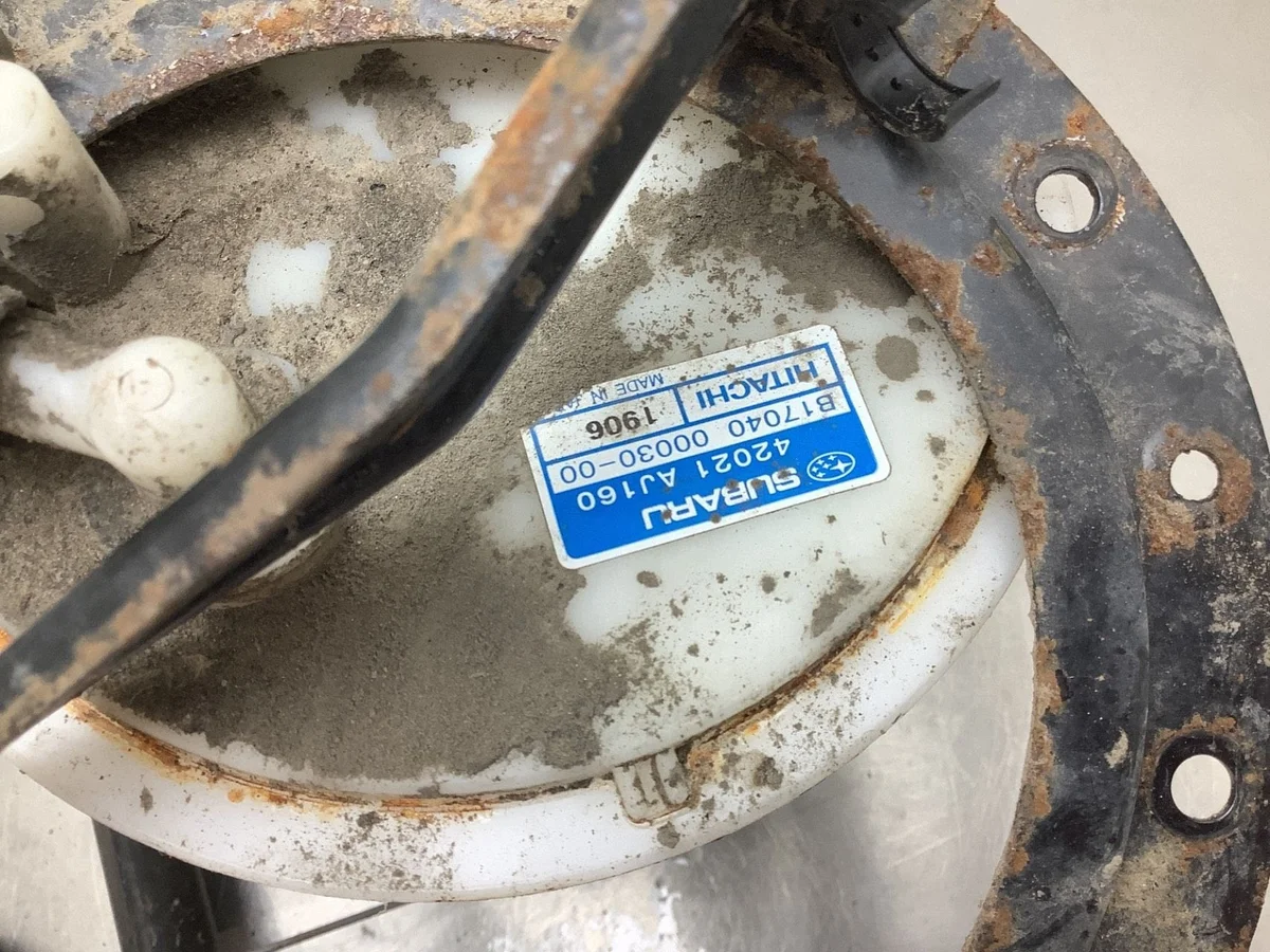 Pompe à carburant Subaru Outback B17040 image 5