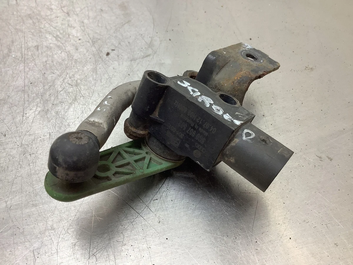VW Scirocco Strålkastare Justering Motor Vänster image 4