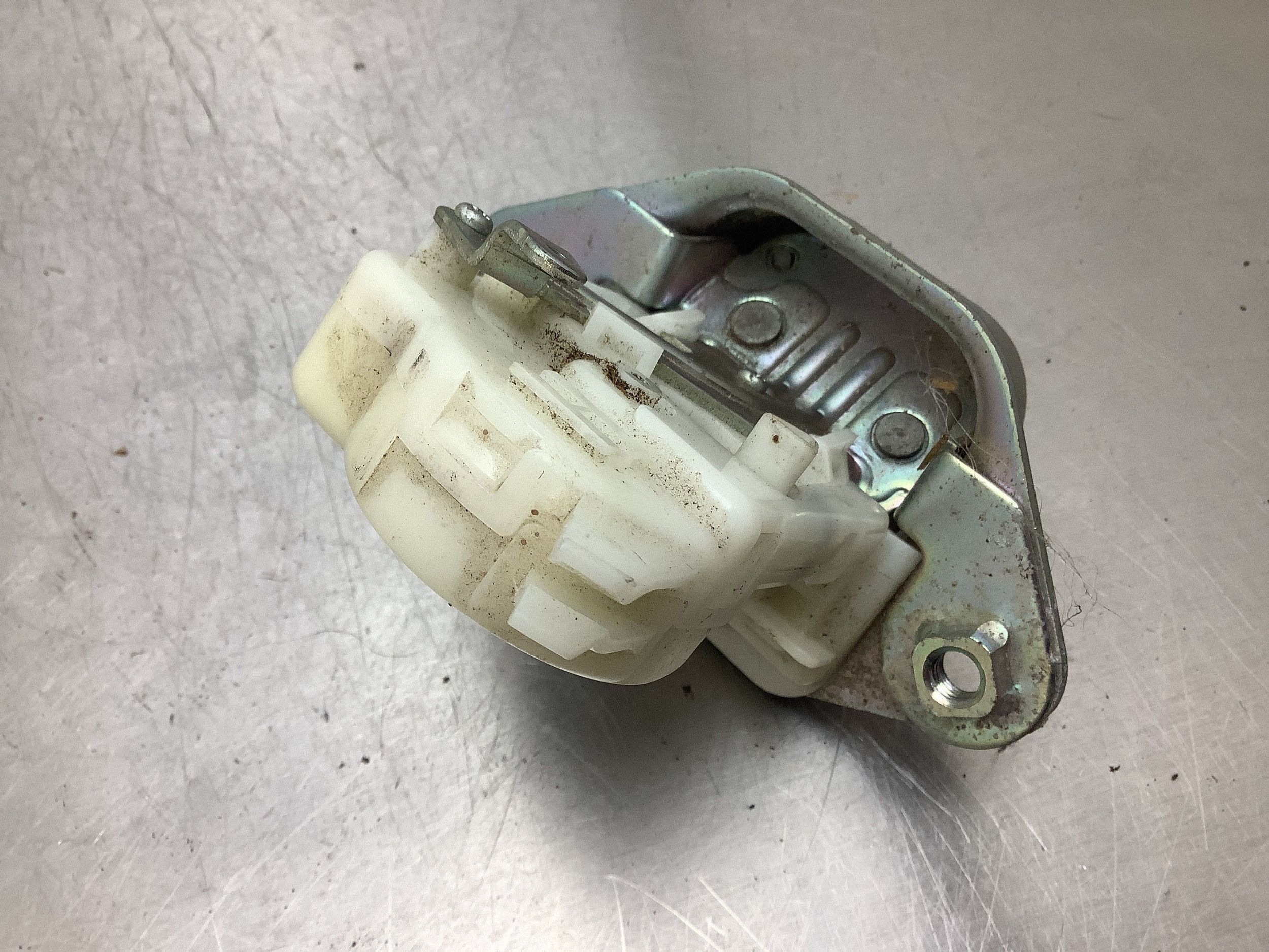 Subaru Outback Serrure Porte Arrière MBL32096 image 4