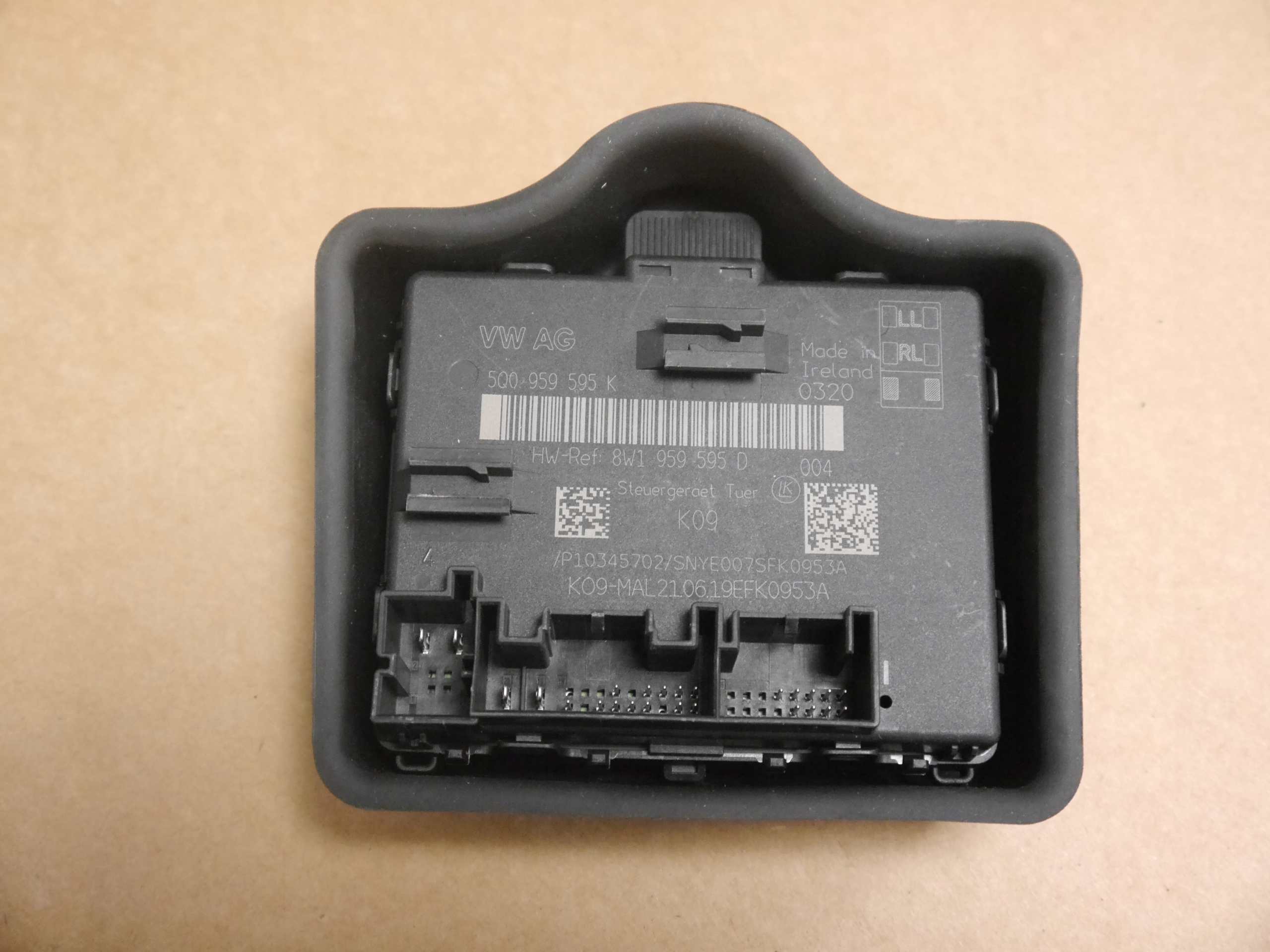 Audi A3 8Y takaluukun ohjainyksikkö 5Q0959595K