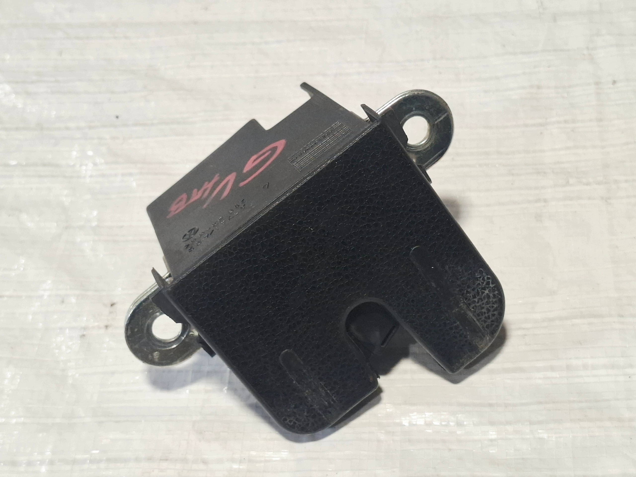 Serrure hayon VW Golf V 1K6827505E image 3