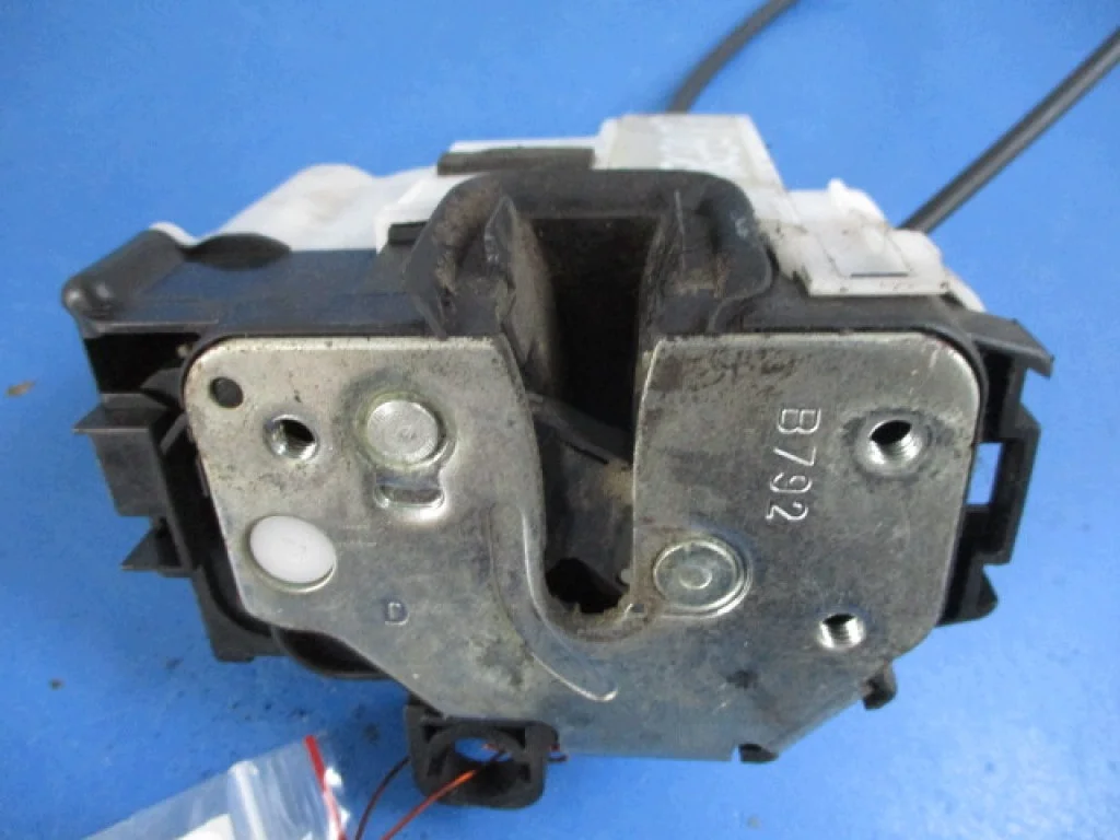 Fiat Panda Oikea Etusumu Ovi Lukko 4 Pin