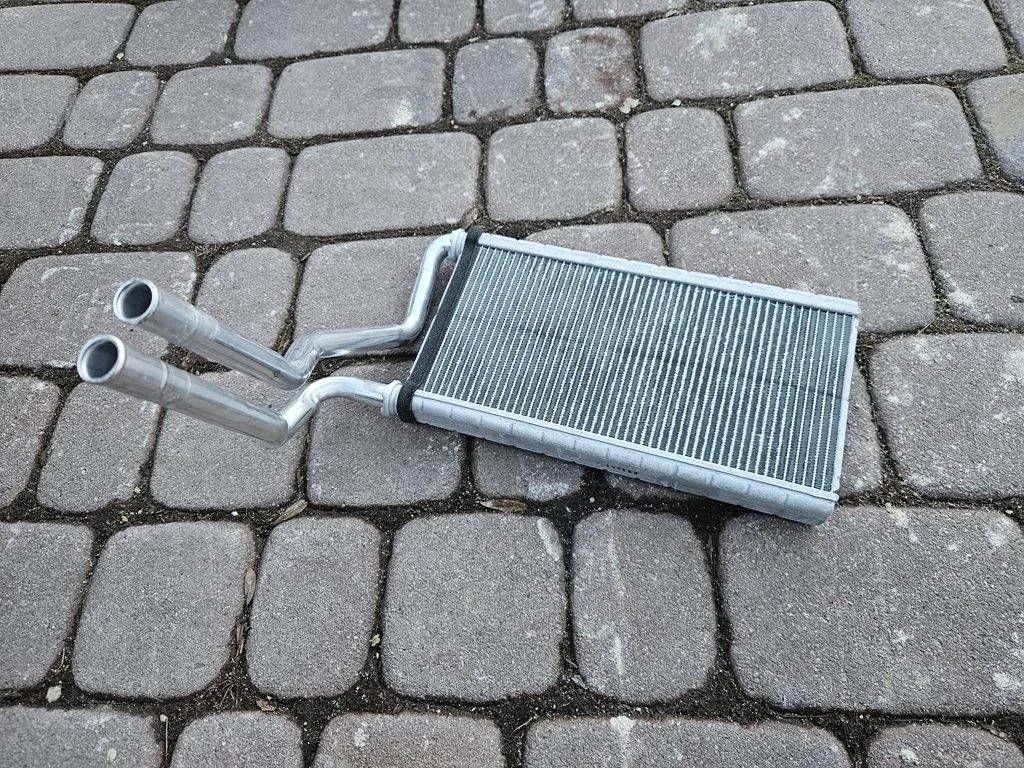 Lämmityksen vesiradiaattori Toyota Highlander XU70