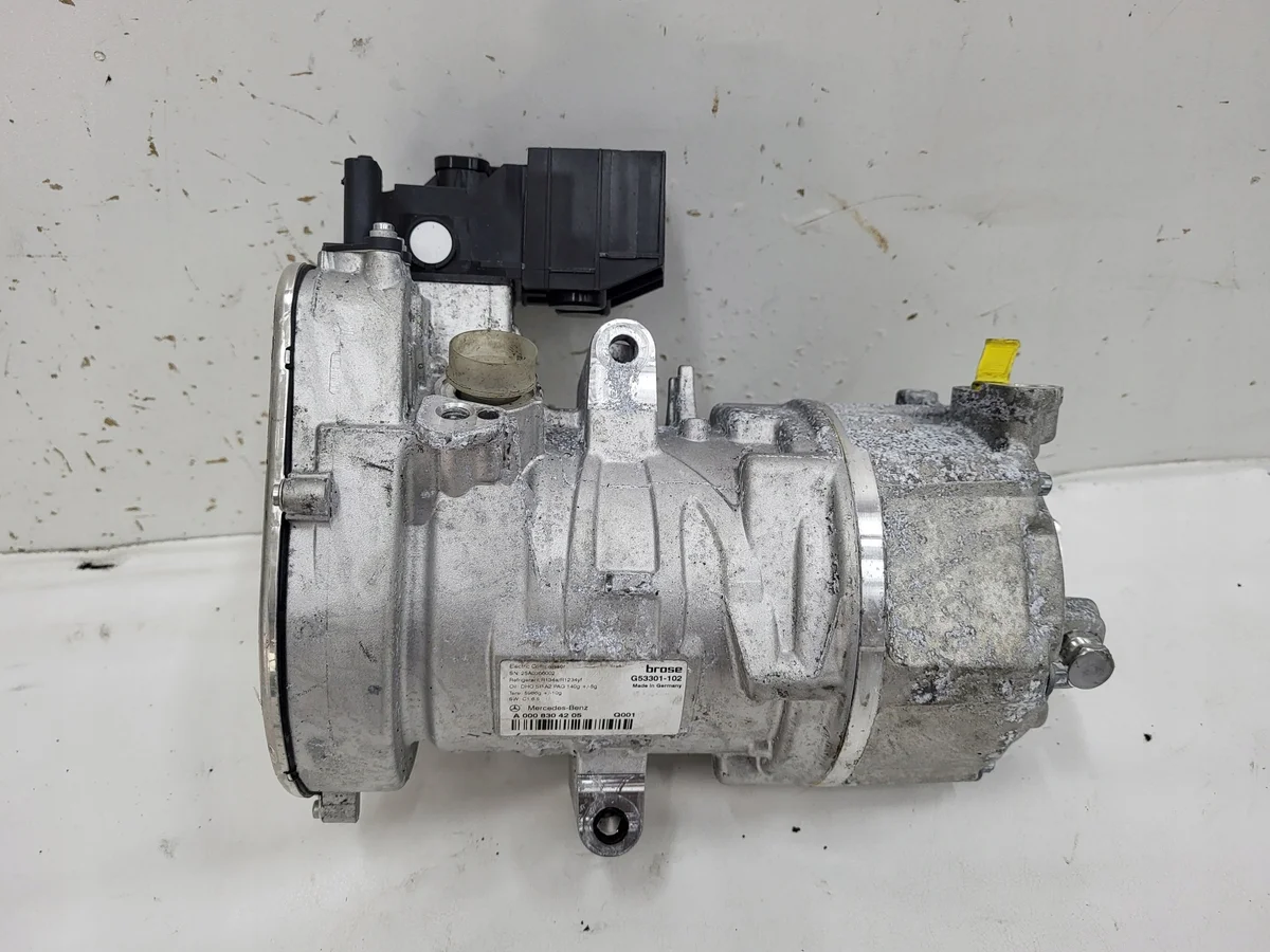 Compresseur clim Mercedes C W206 A0008304205