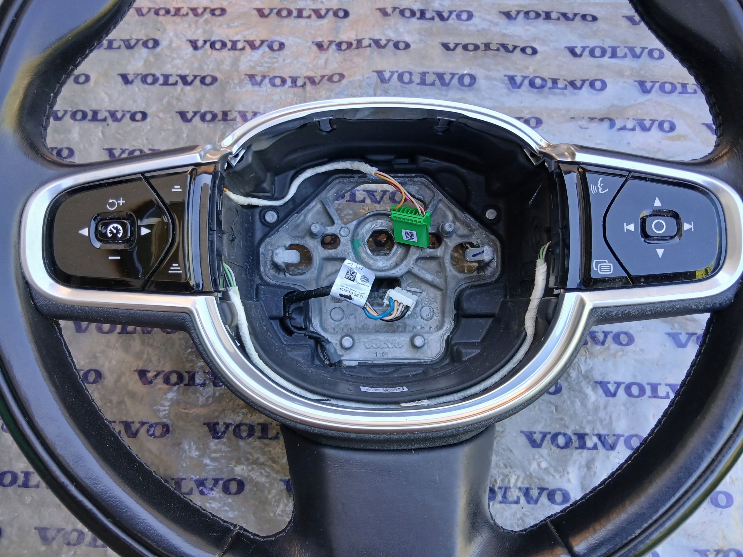 Volante Volvo OE 31407817 Usado image 7