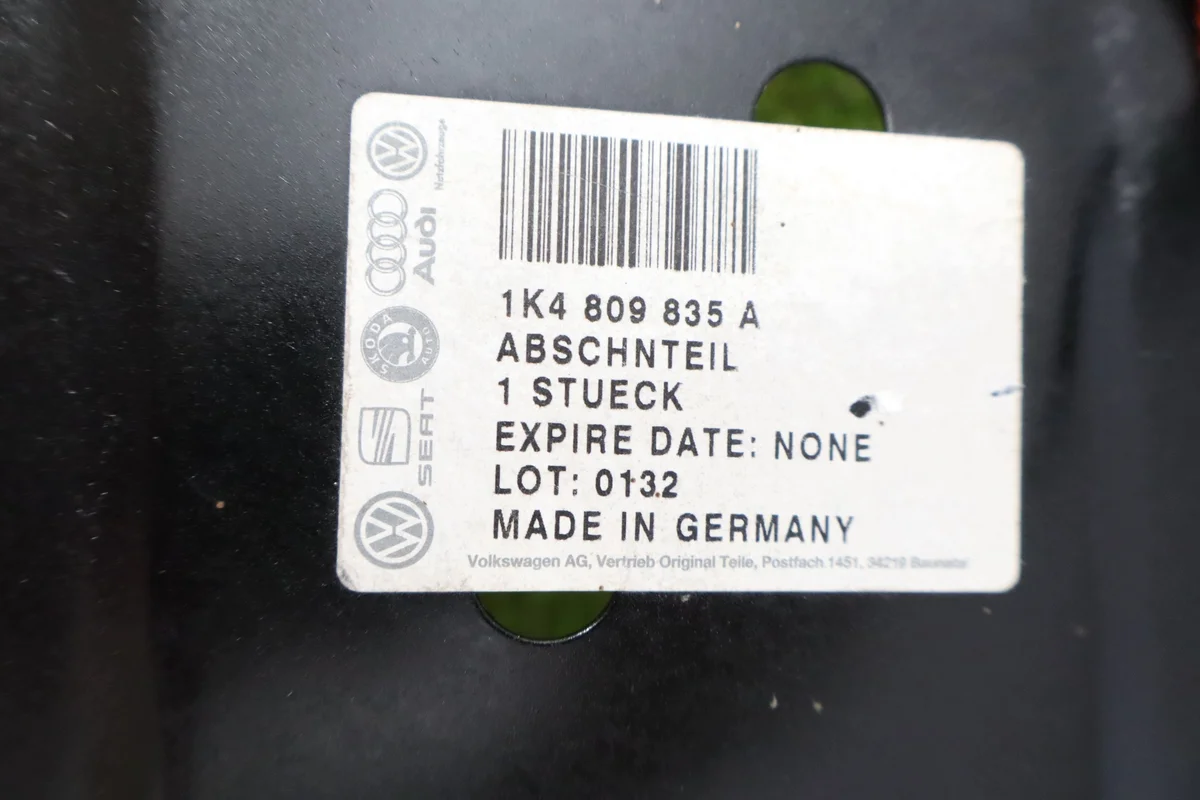 Montant gauche VW Golf V 1K4809835A image 5