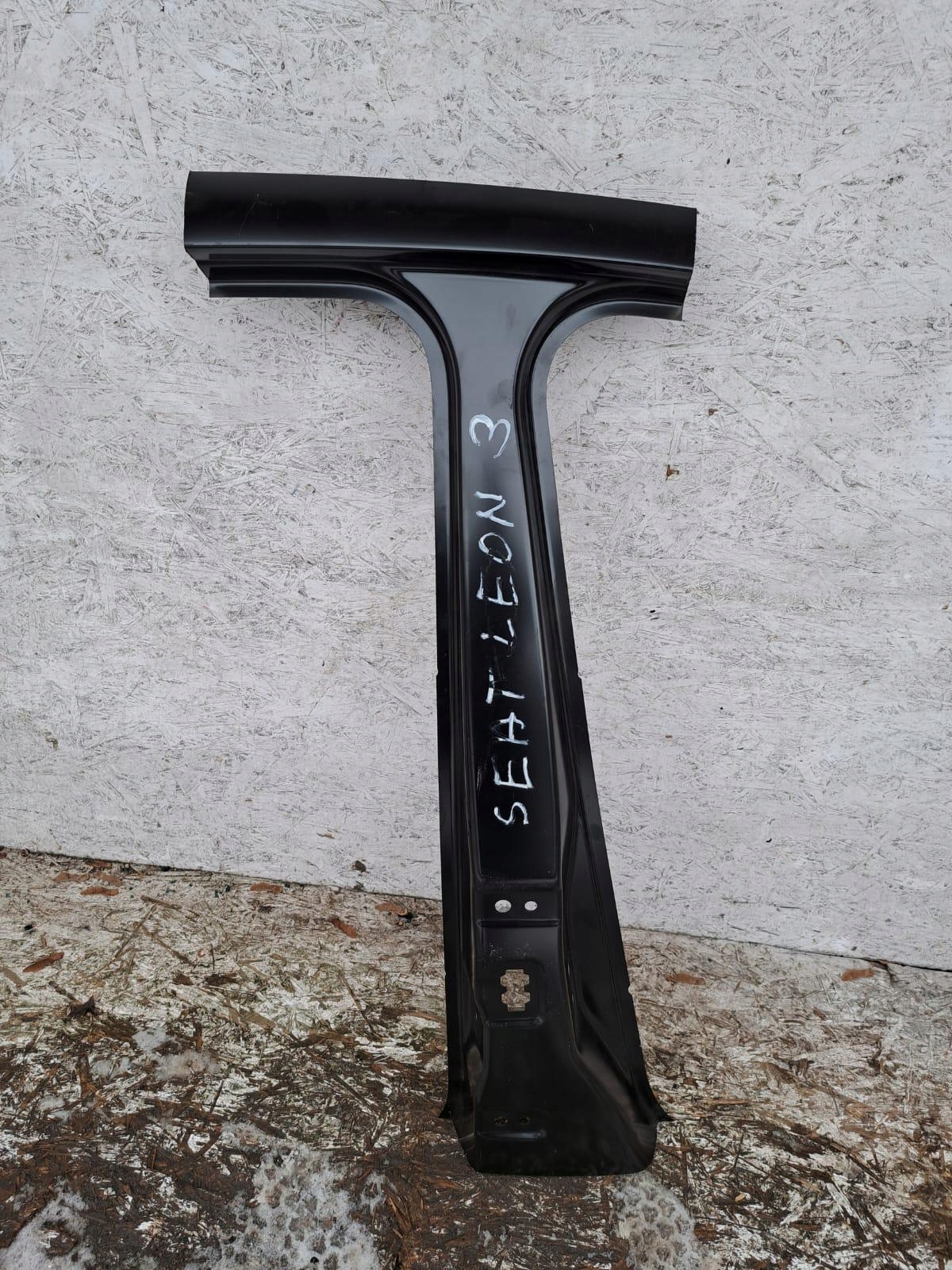 SEAT Leon III 5F oikea etupilarin osa