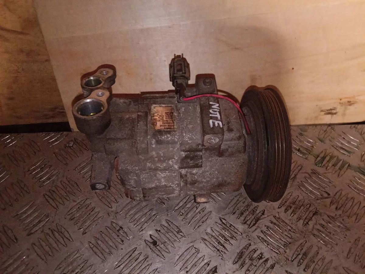 Ilmastointikompressori Nissan 92600-AX84B Käytetty