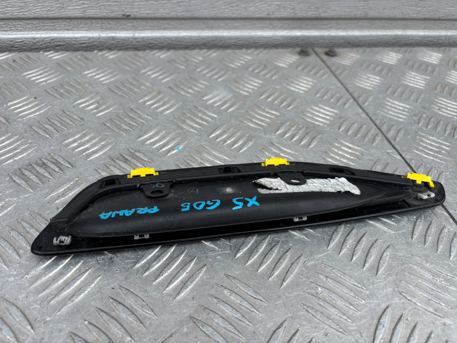 BMW X5 G05 lokasuojan lista oikea etu