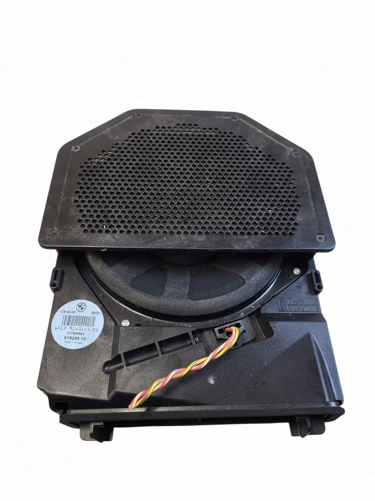 BMW 1 E81 E87 vasen subwoofer