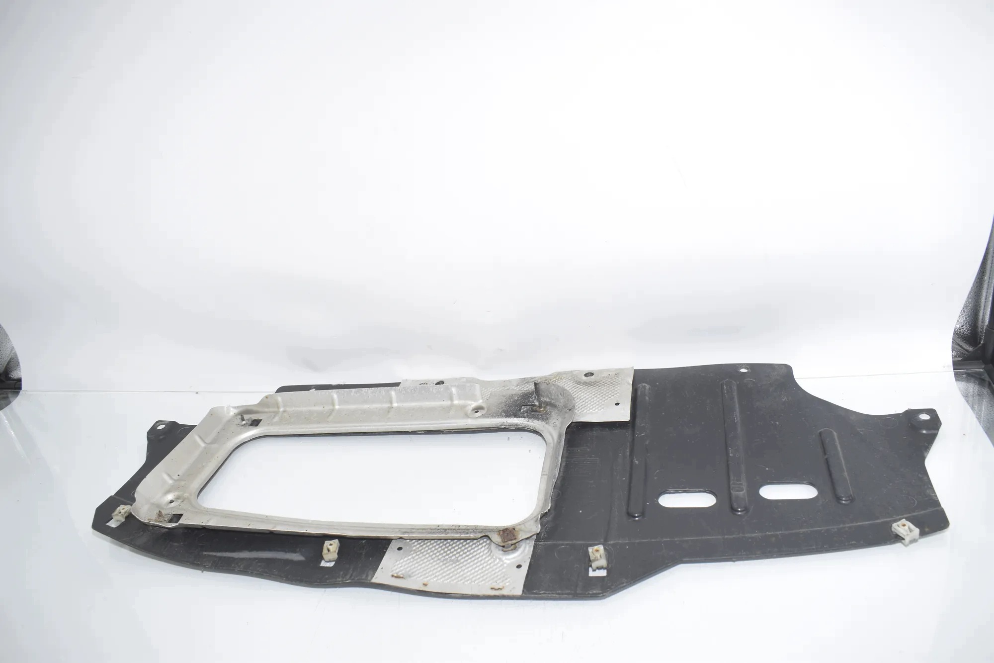 Protetor Chassi BMW i3 (I01) Usado OEM image 3