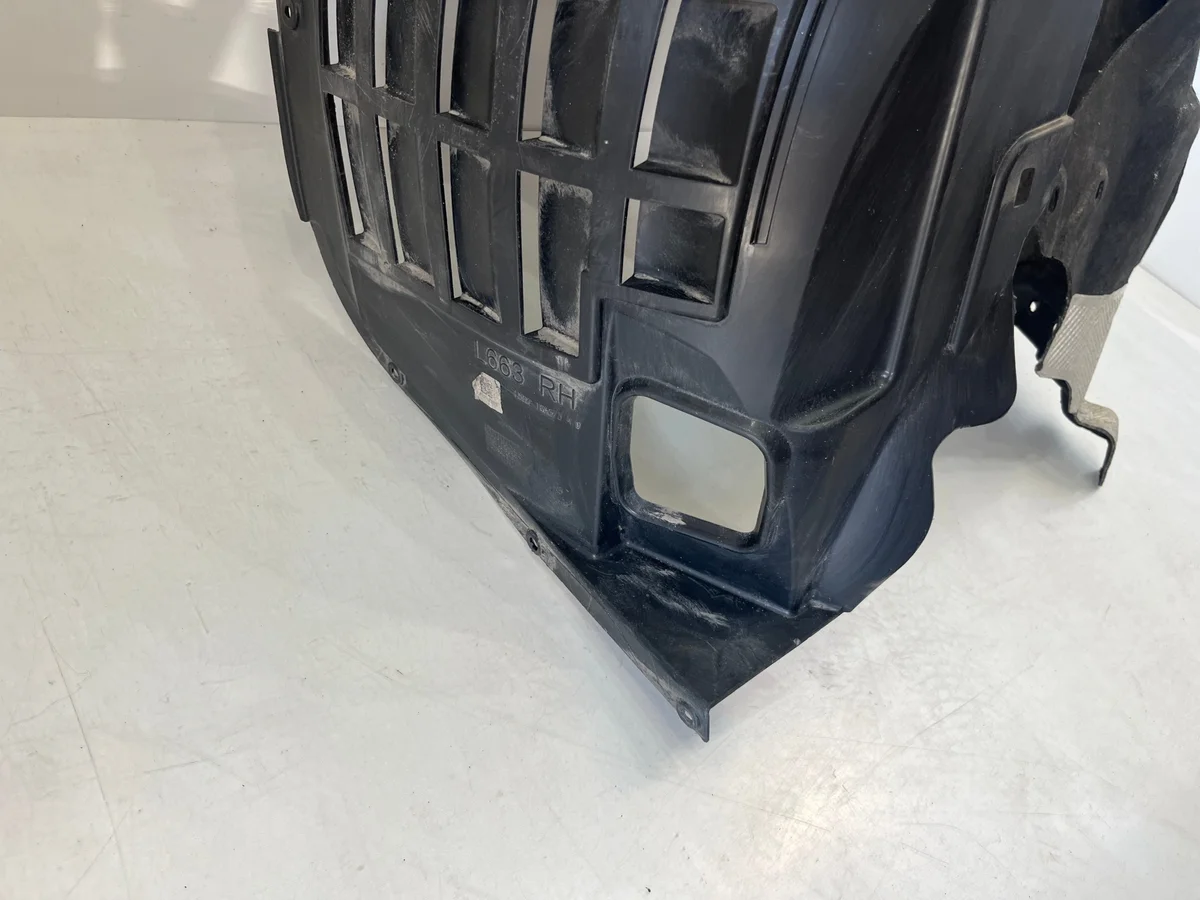 Land Rover Defender L663 etulokasuoja oikea