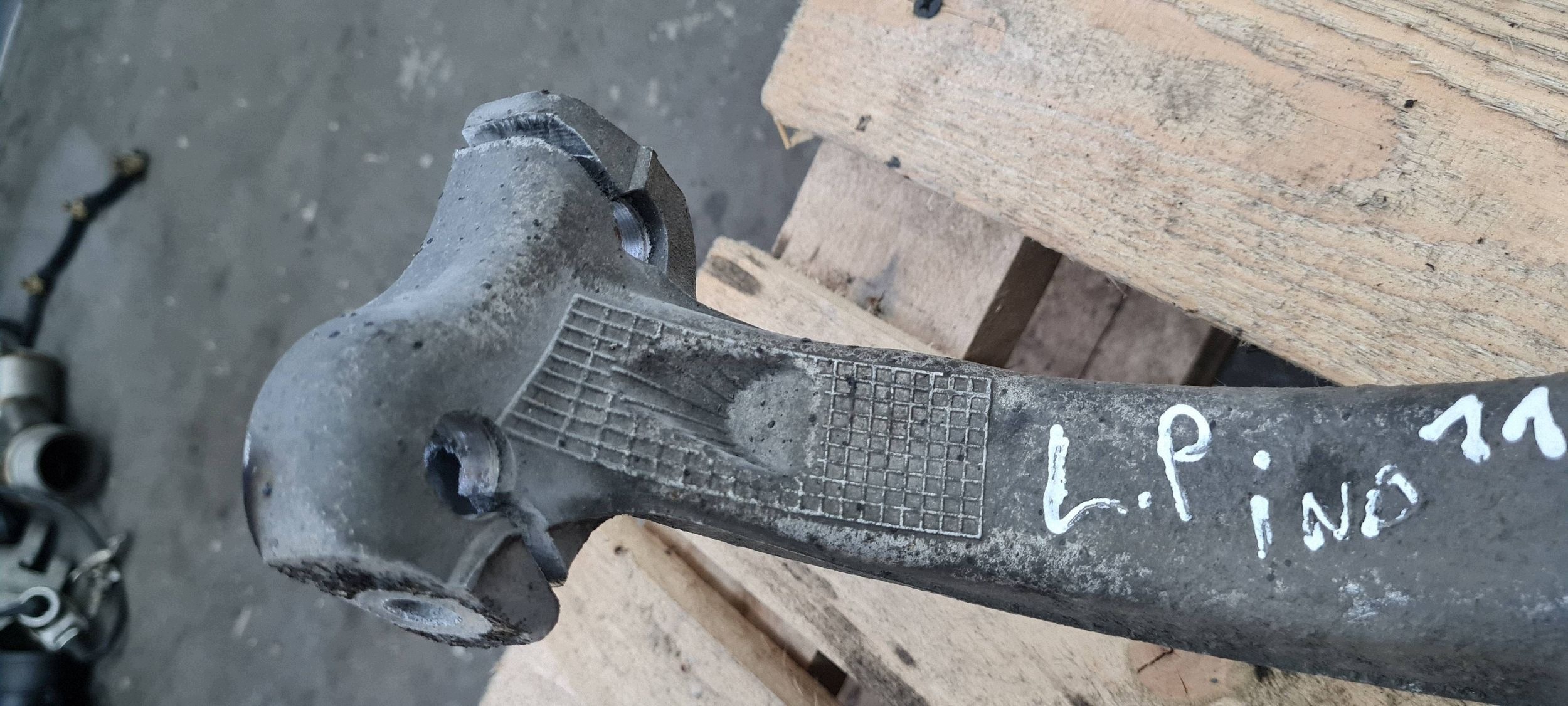 Achsschenkel links Audi A4 B8 A5 Q5 A6 C7