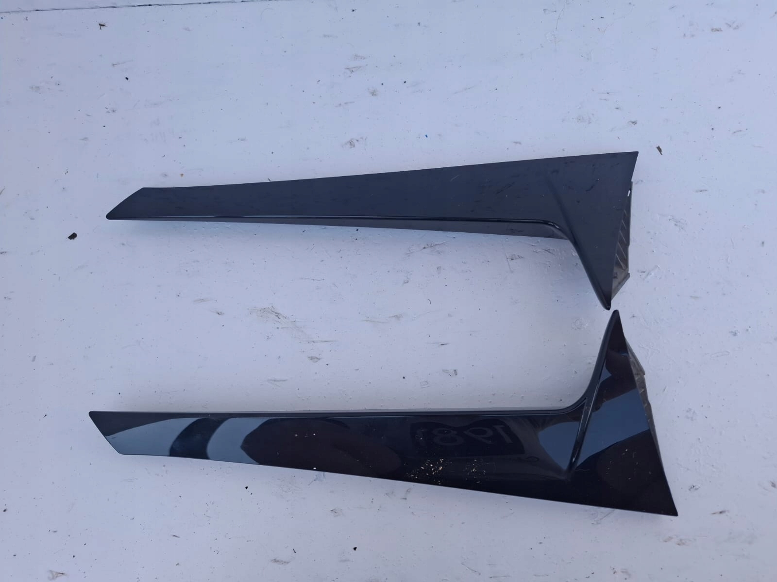 VW Golf VIII takaluukun spoiler - Käytetty