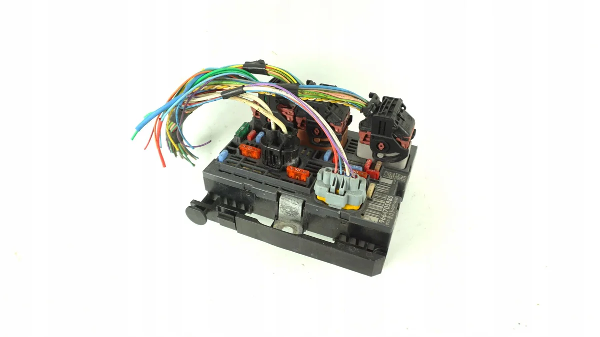 Boîtier fusible BSM Citroen C4 Picasso 9664705880