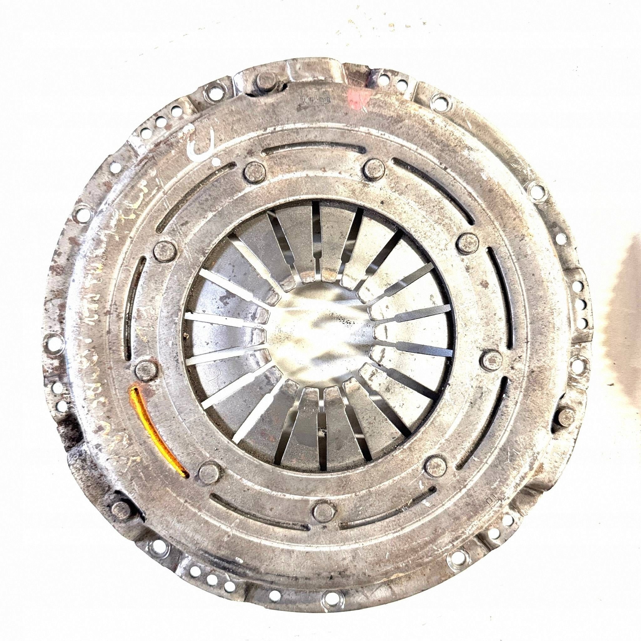 Kytkinpaketti Volkswagen Passat B6 703558