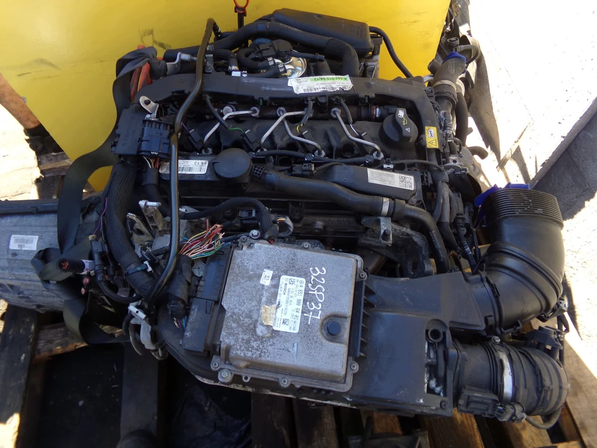 Compresseur clim MERCEDES C W205 A0008301901