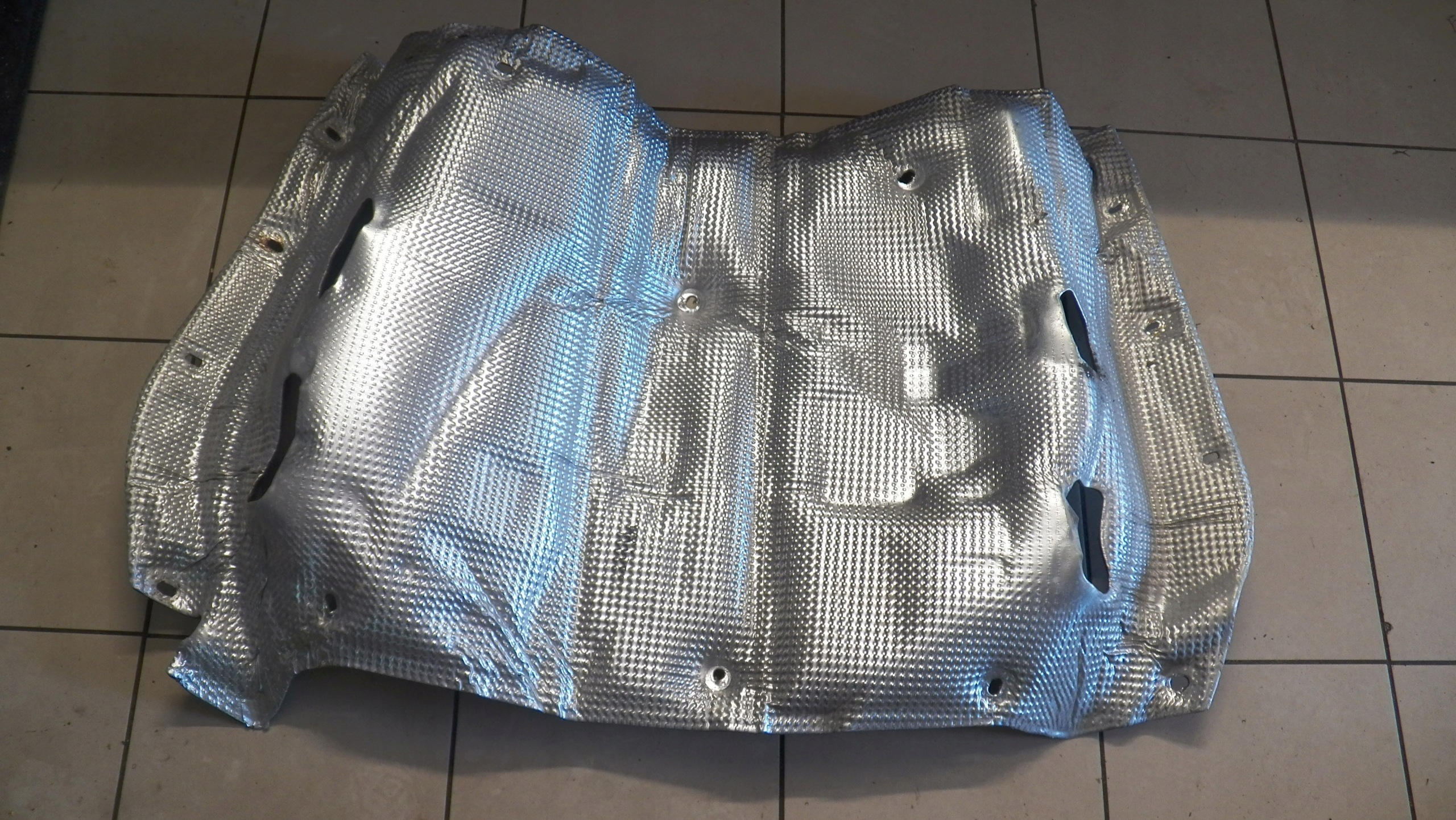 Audi A6 C8 4K0803979AA Cache Thermique image 2