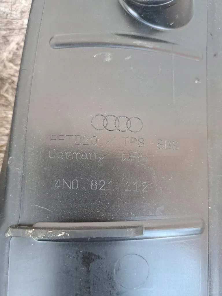 Audi A8 D5 Halterung Kotflügel 4N0821471A image 3