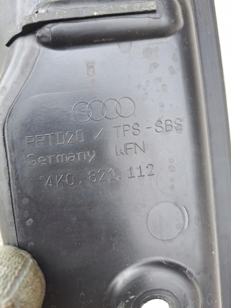Audi A6 C8 lokasuojan suoja oikea image 3
