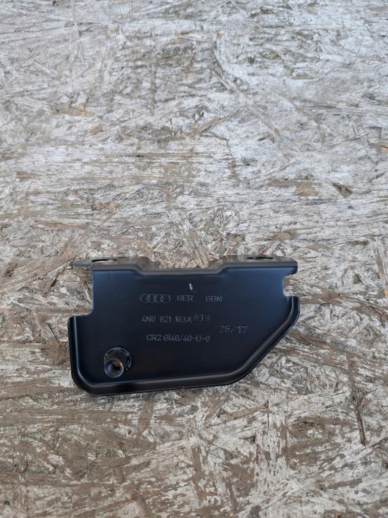 Audi A8 D5 4N0821471A Supporto parafango image 3