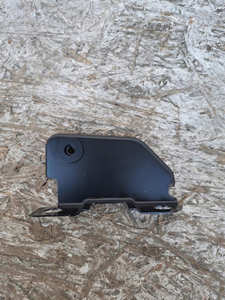 Audi A8 D5 4N0821471A Supporto parafango image 4